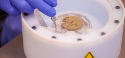 Preparing cryo-electron microscopy grid sample in liquid nitrogen with protective gloves